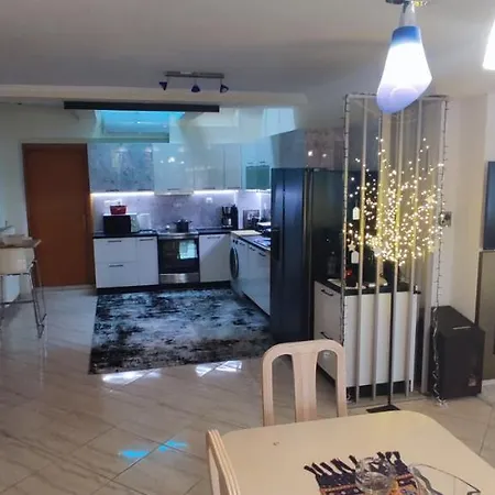 Adam House سالونيك