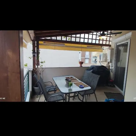 شقة Adam House
